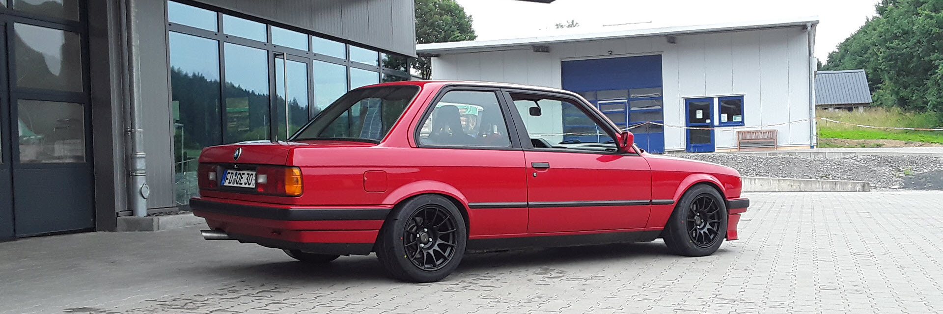 teaser_bmw_e30_protrack one_8.0x15 9.0x15_teaser_4